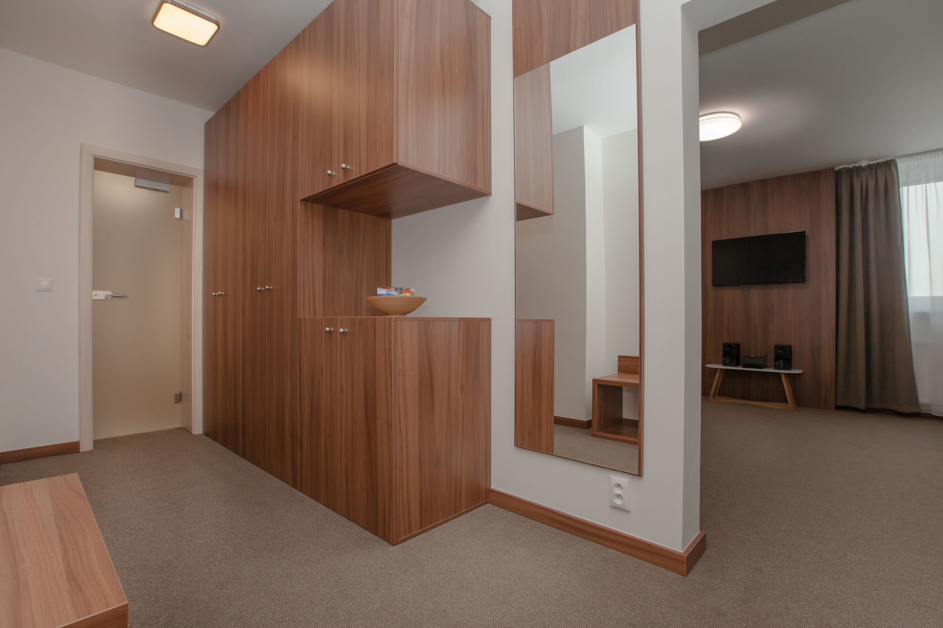 apartment | minibar, in-room safe, desk, laptop workspace