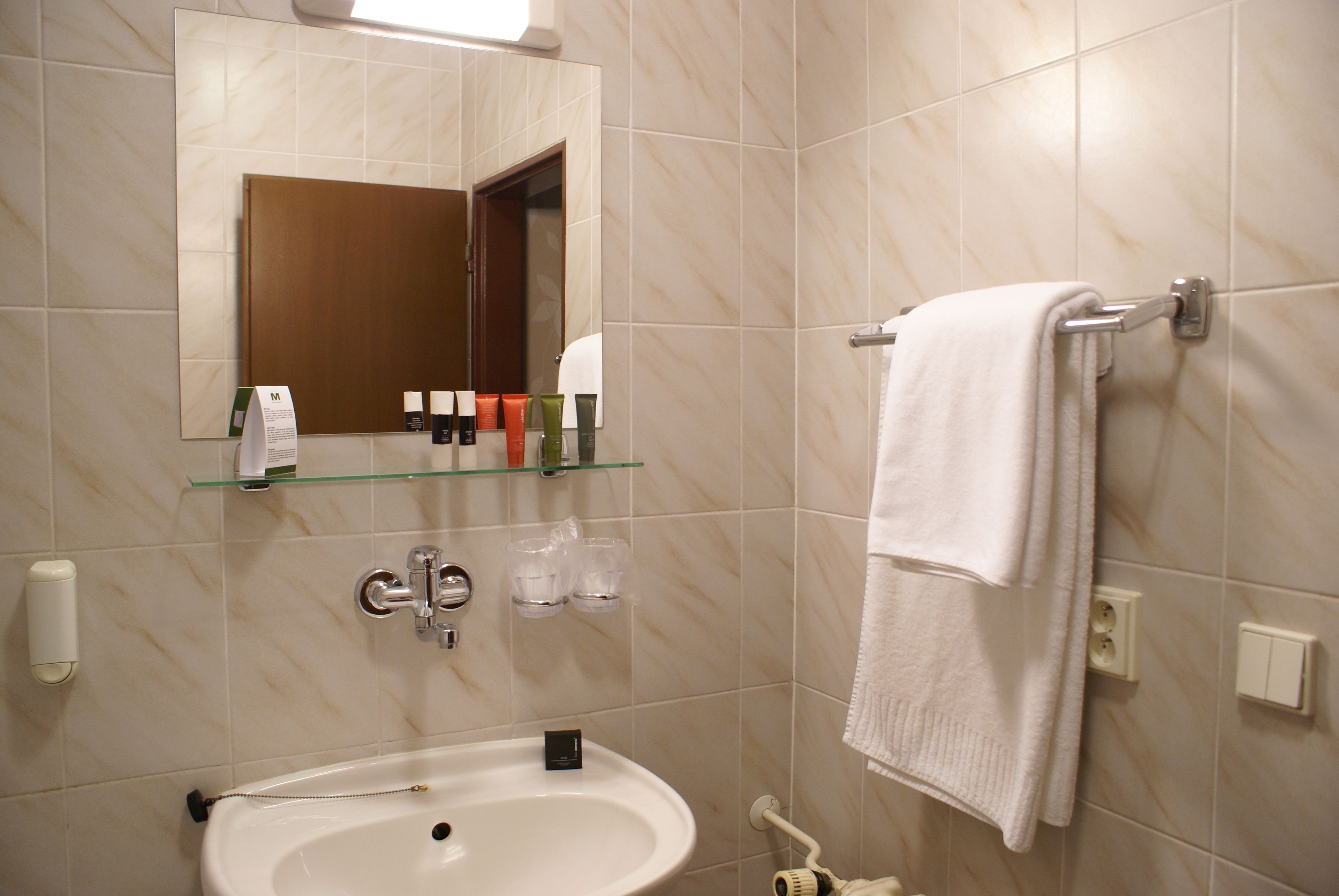 standard double room | minibar, in-room safe, desk, laptop workspace