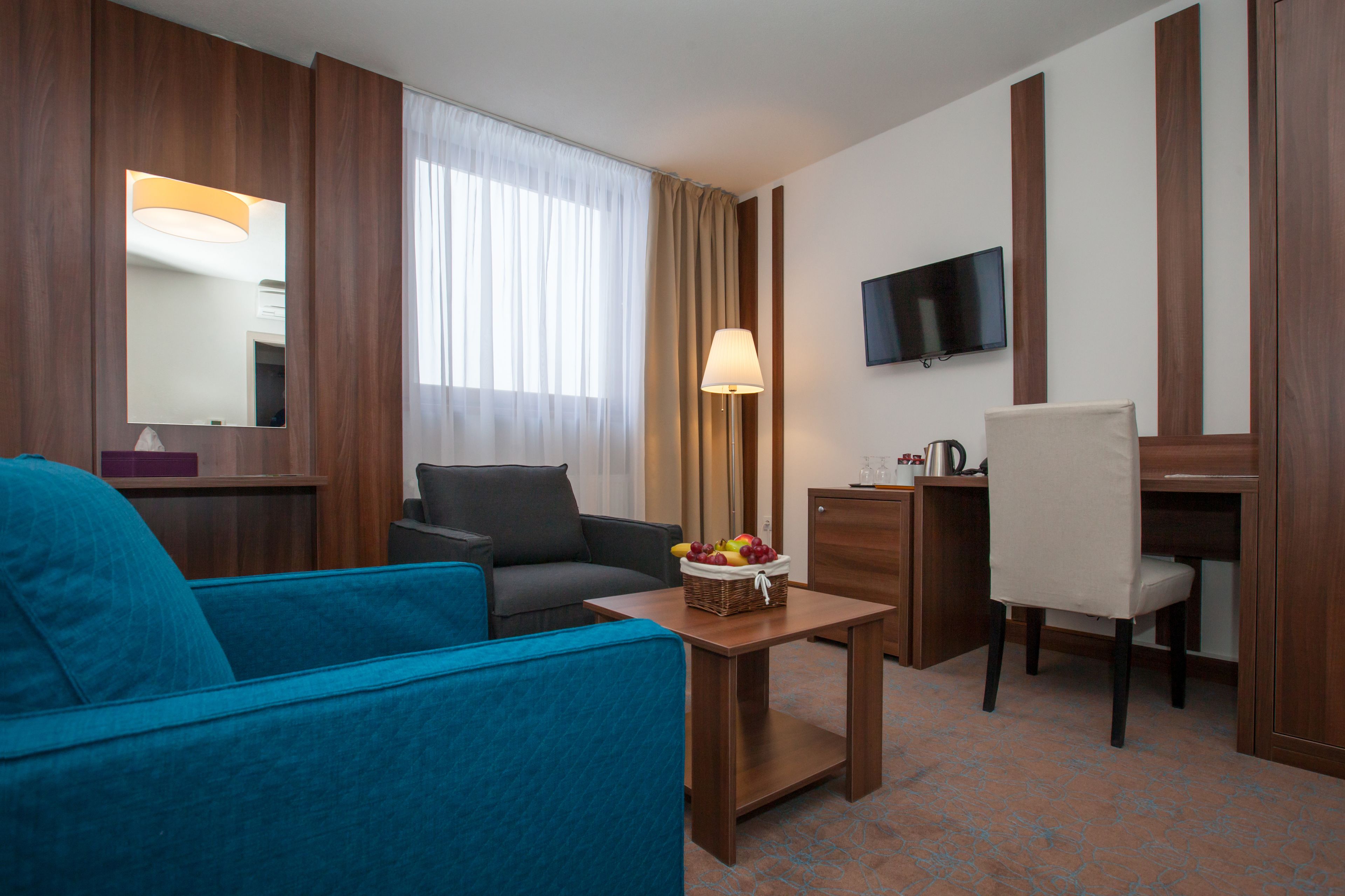 exclusive double room | minibar, in-room safe, desk, laptop workspace