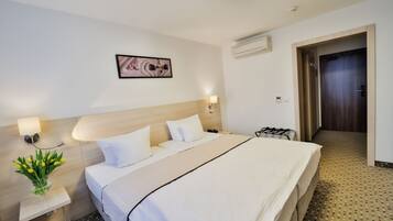 Superior Double Room | 1 bedroom, minibar, in-room safe, desk