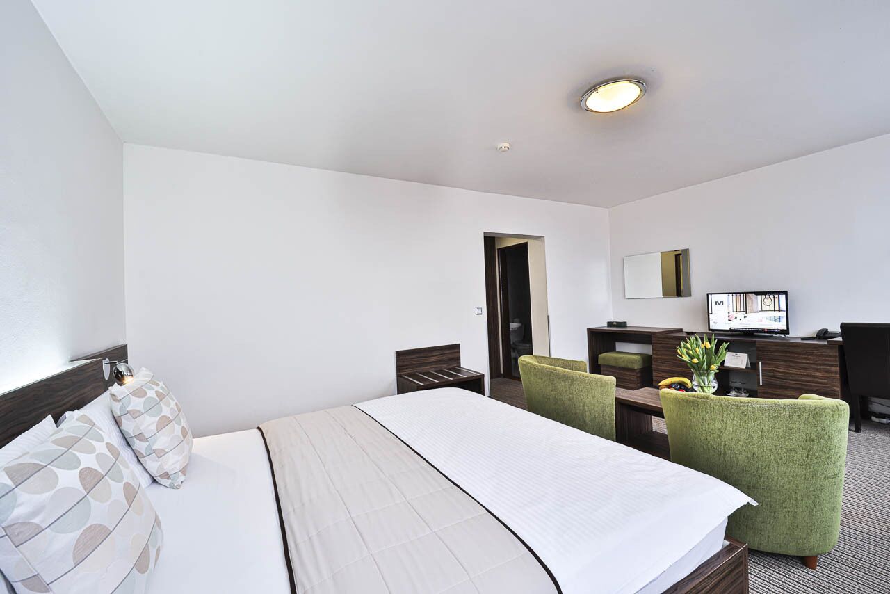 standard double room | minibar, in-room safe, desk, laptop workspace