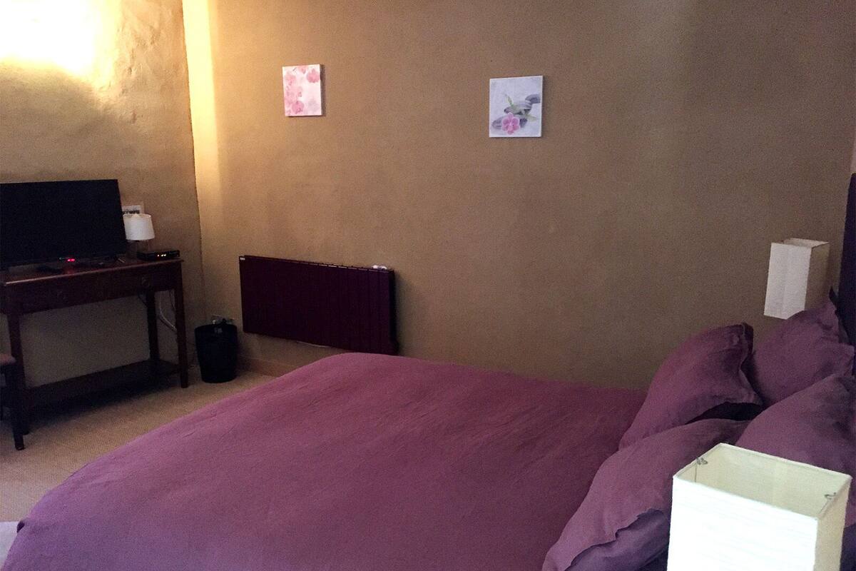 Tweepersoonskamer, niet-roken (Mauve) | Individueel gedecoreerd, individueel gemeubileerd, geluiddichte muren