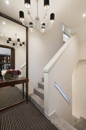 Interior - 22PSM · Spectacular Knightsbridge House | Harrods 1 minute (Knightsbridge)