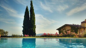 حمام سباحة