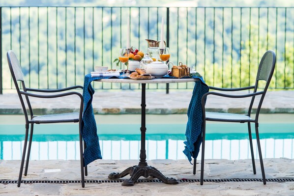 Outdoor dining - Barolo Piemonte Alta Langa (Bossolasco)