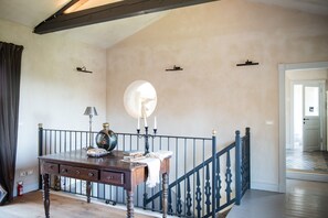 Interior - Barolo Piemonte Alta Langa (Bossolasco)