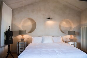 3 dormitoris, escriptori, planxa i posts de planxar i wifi 