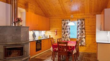 Réfrigérateur, micro-ondes, lave-vaisselle, chaise haute