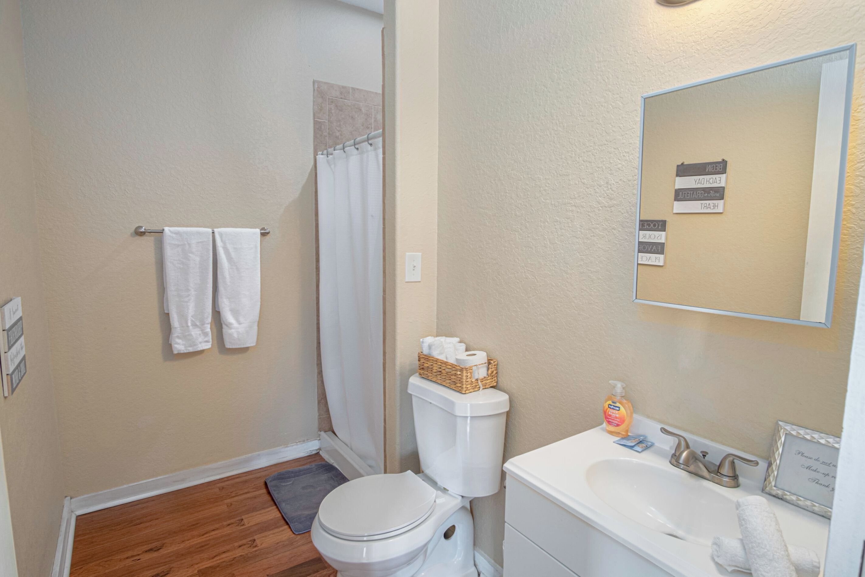 House (2 Bedrooms) | Bathroom | Shower, hair dryer, towels
