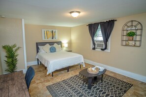 아파트 (1 Bedroom) | 1 개의 침실, 노트북 작업 공간, 다리미/다리미판, 침대 시트