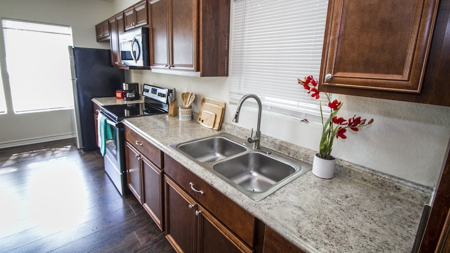 Cozy Remodeled 2br/2ba Near Downtown Sleeps 8