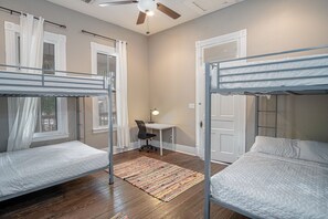 2 bedrooms, desk, iron/ironing board, free WiFi