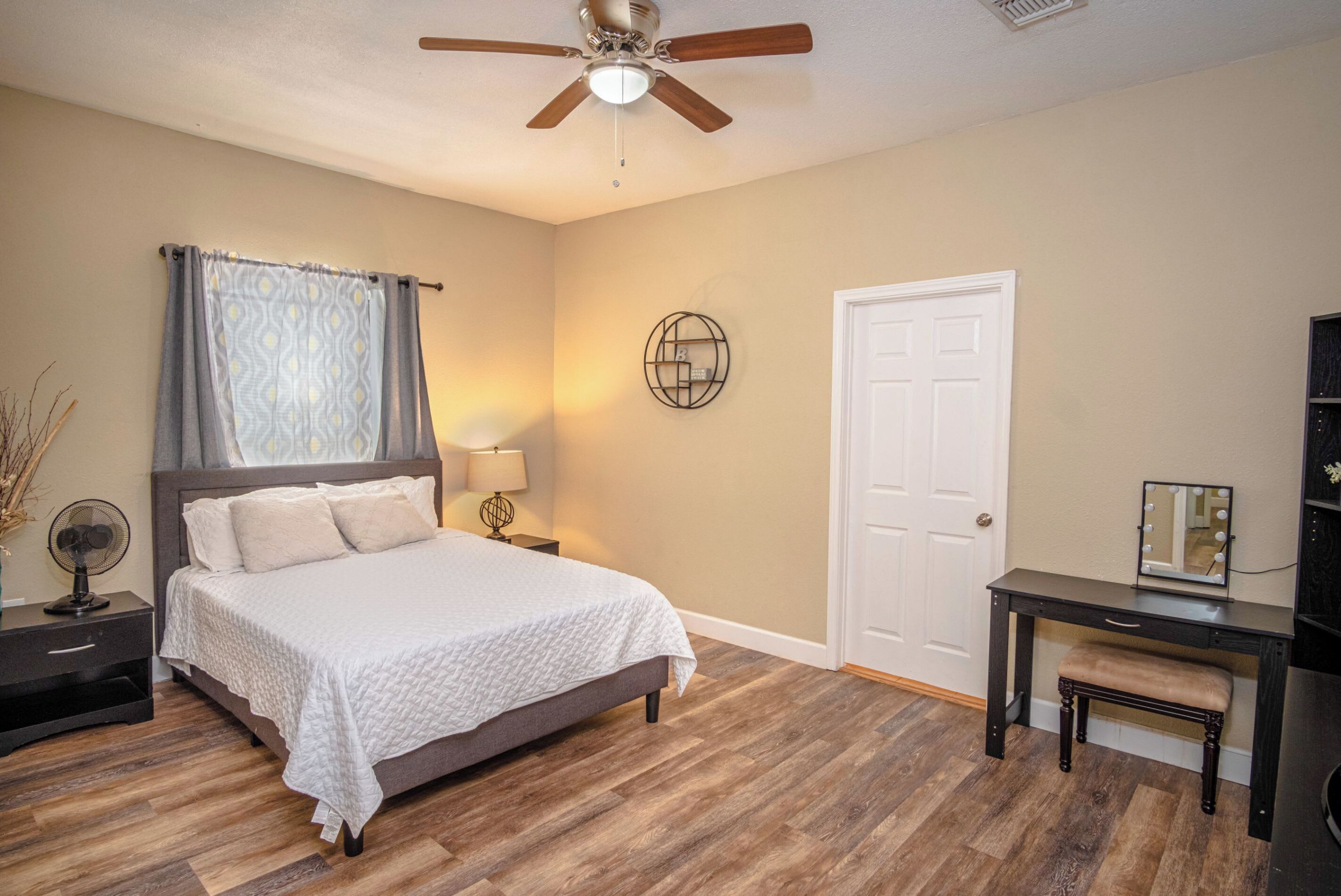 Hus (3 Bedrooms) | 3 soveværelser, arbejdsområde til bærbare computere