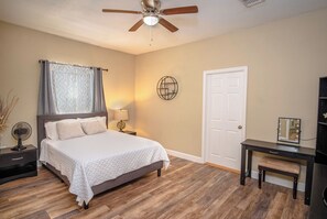 House (3 Bedrooms) | 3 bedrooms, laptop workspace, iron/ironing board, free WiFi - Large 3br/2ba Family Home W/patio Near Downtown! (San Antonio)