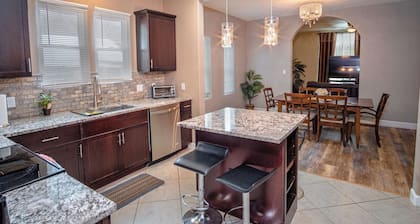 Large 3br/2ba Family Home W/patio Near Downtown!