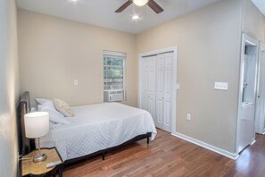 Casa (2 Bedrooms) | 2 dormitorios y espacio para trabajar con un portátil