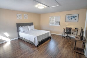 ハウス (1 Bedroom) | 1 室のベッドルーム、高級寝具、デスク、ノートパソコン用作業スペース