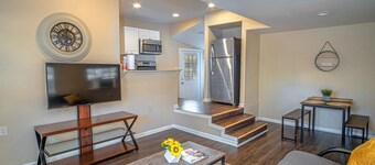 Remodeled Guest House Near Downtown/military Base