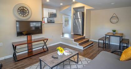 Remodeled Guest House Near Downtown/military Base