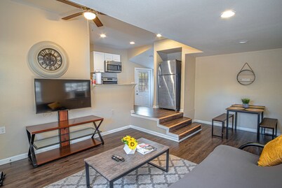 Remodeled Guest House Near Downtown/military Base