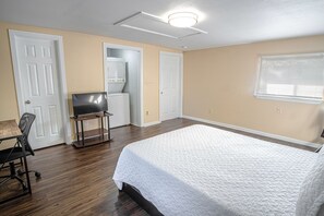 1 habitación, ropa de cama de alta calidad y escritorio 