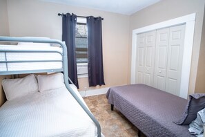 House (2 Bedrooms) | 2 bedrooms, laptop workspace, iron/ironing board, free WiFi