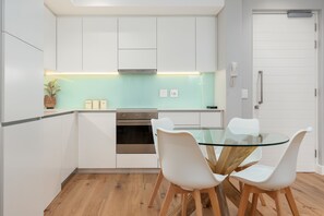 Comfort Apartment | Private kitchen - 35 on Main 106 (Cape Town)
