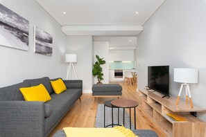 Comfort Apartment | Living area | Flat-screen TV - 35 on Main 106 (Cape Town)