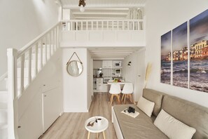 City Apartment, Annex Building | Living area | Flat-screen TV - Mykonos City Maisonette (Mykonos)
