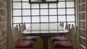 In-room dining - castle (Tel Aviv)
