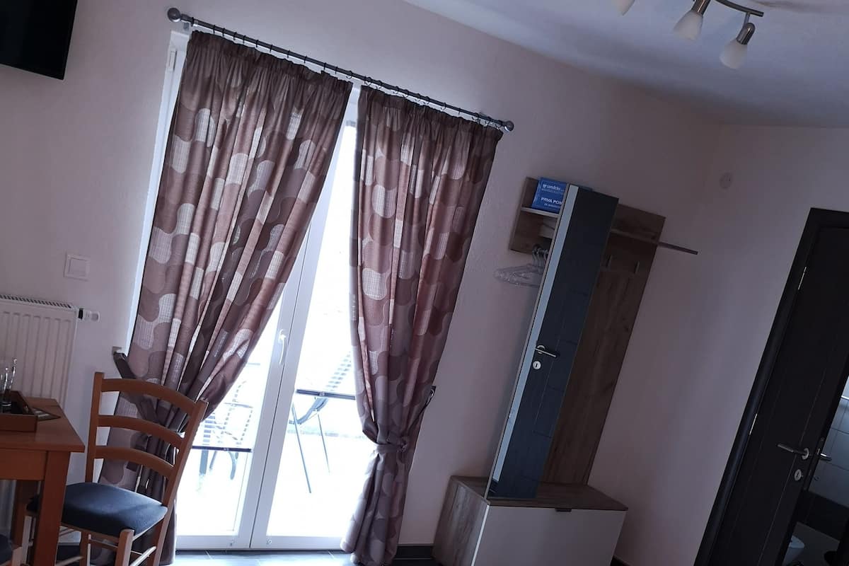 Standaard tweepersoonskamer, 1 queensize bed | Verduisterende gordijnen, geluiddichte muren, gratis wifi, beddengoed