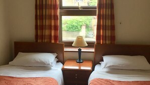 Twin Room, Private Bathroom | Iron/ironing board (on request), WiFi (free), bed sheets - Maranatha Guest House (King's Lynn)
