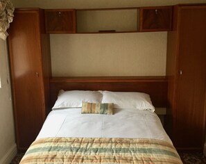 Double Room, Private Bathroom | Iron/ironing board, free WiFi, bed sheets
