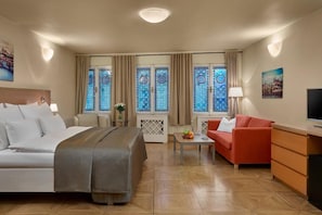 1 Schlafzimmer, Schreibtisch, laptopgeeigneter Arbeitsplatz