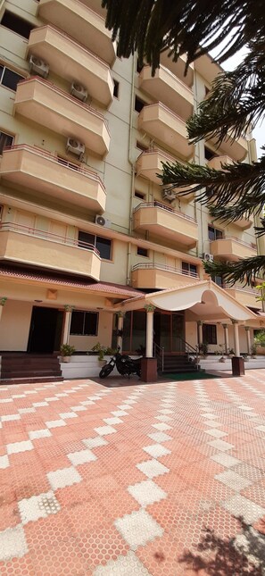Exterior - Sai Ranga Hotel & Residency (Puttaparti)