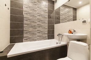 Apartment | Bathroom | Bathtub, hair dryer, towels, soap
