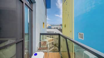 Family room with balcony | Balcony