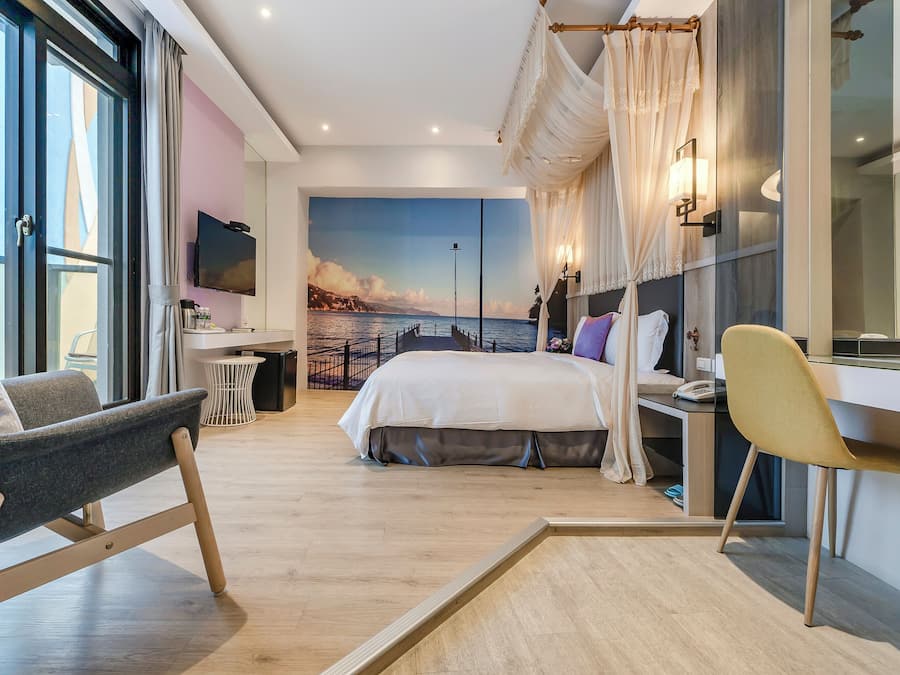 Blackout curtains, free WiFi, bed sheets