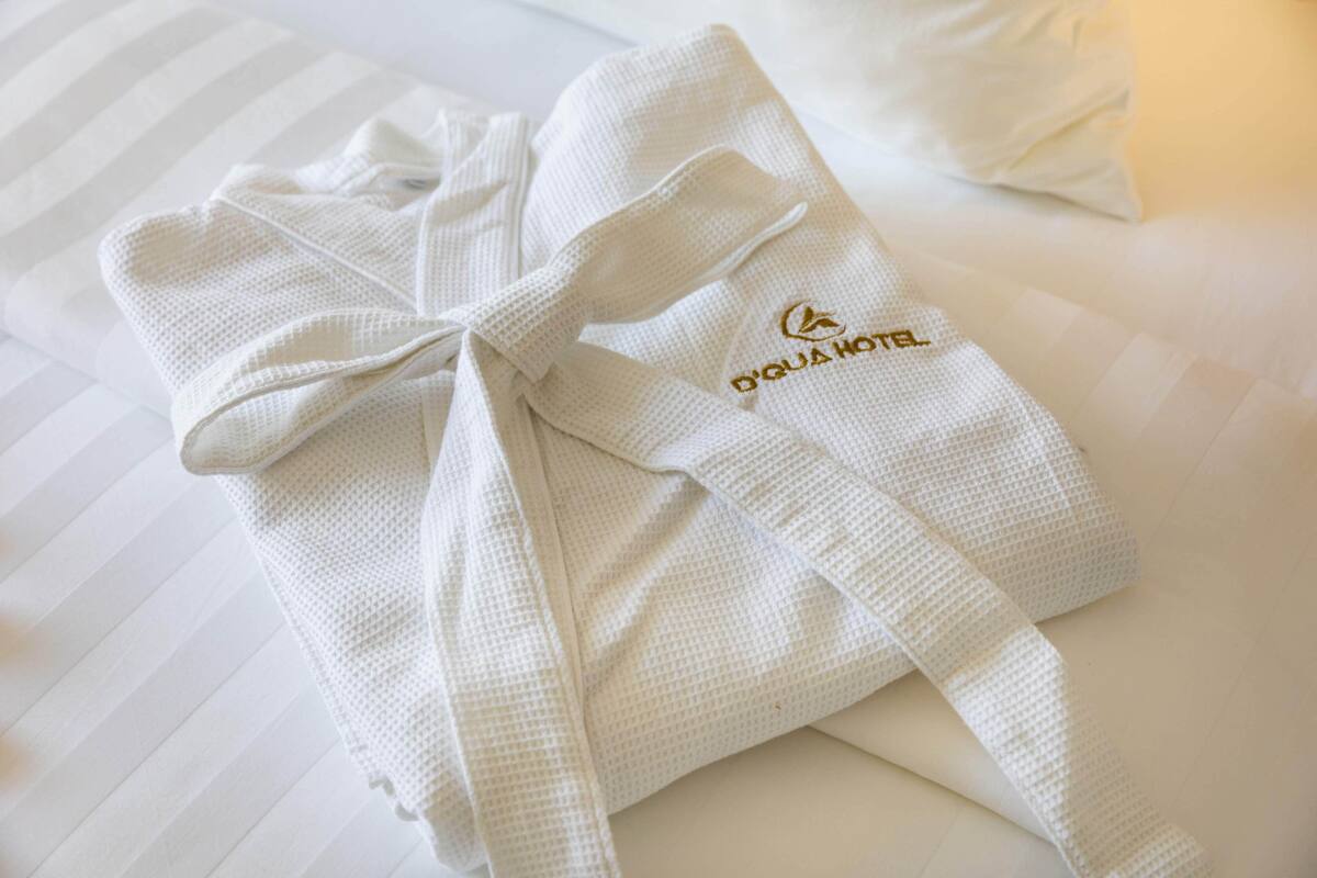 deluxe twin room, city view | 1 bedroom, minibar, in-room safe, desk