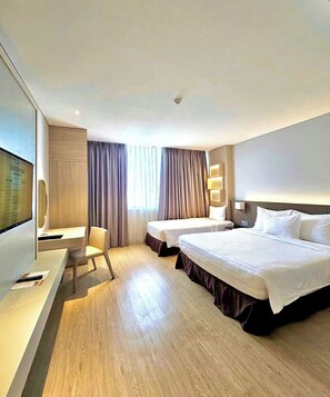 Deluxe Triple Room | Minibar, in-room safe, desk, laptop workspace - DQua Hotel (Nha Trang)