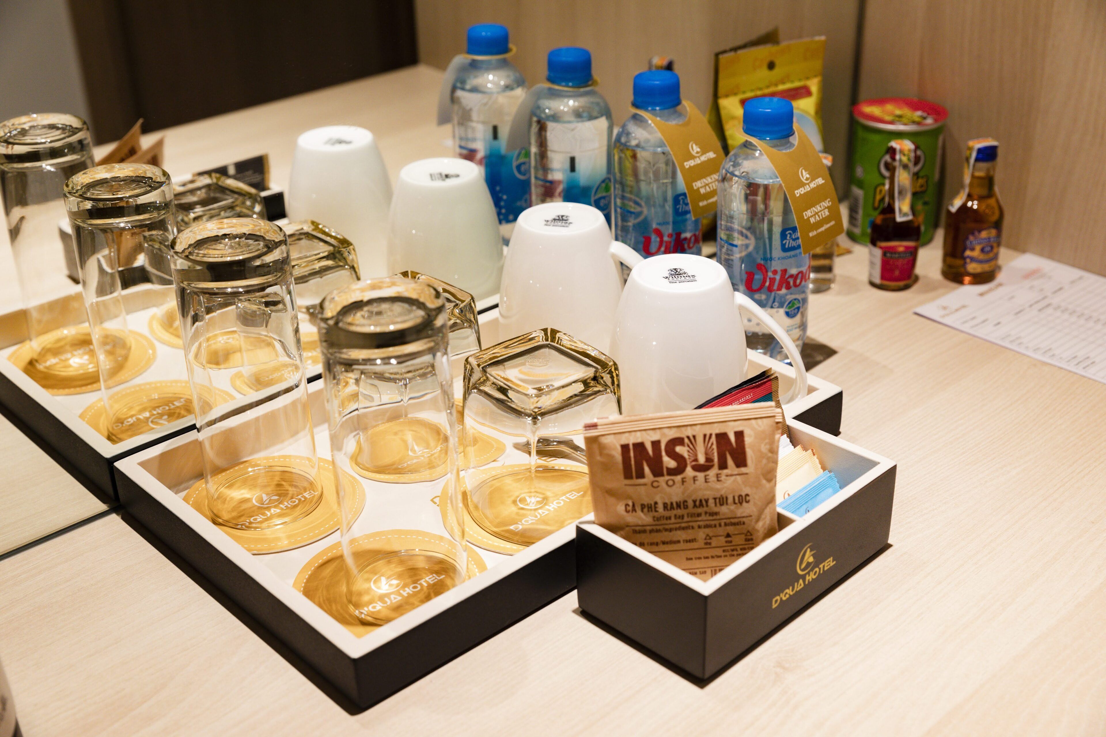 combined shower/bathtub, rainfall showerhead, free toiletries