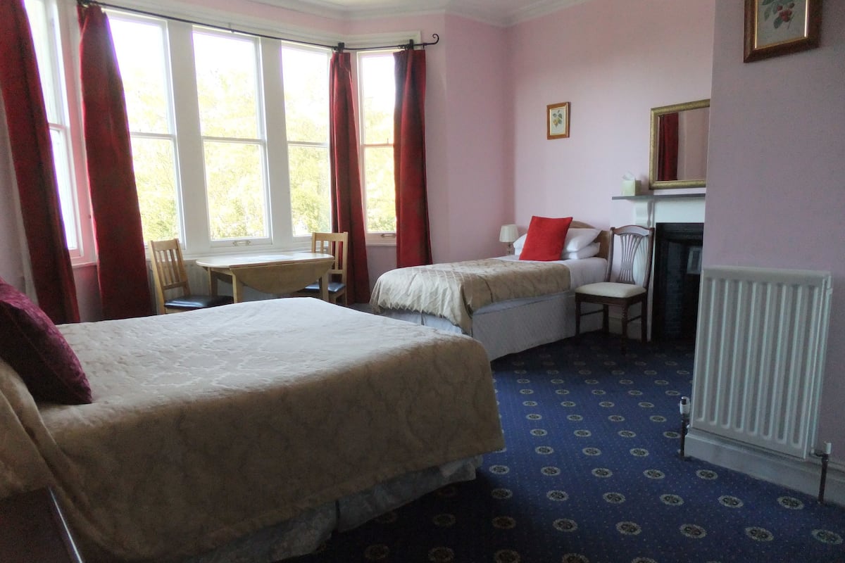 Family Room (3 Adults)