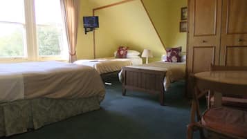 Family Room (4 Adults) | Desk, iron/ironing board, bed sheets