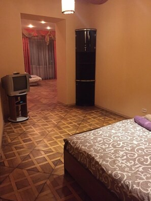 Apartamento | Tabla de planchar con plancha, wifi gratis, ropa de cama