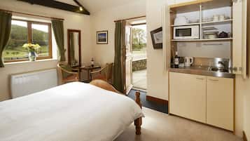 Gowland Studio Room | Individually decorated, individually furnished, desk, laptop workspace