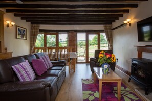 Giltsbur- 3 Bedroom Cottage | Living area | Flat-screen TV - Rawcliffe House Farm (Pickering)