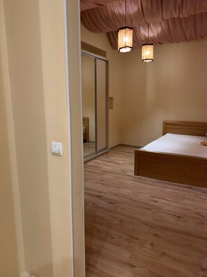 Departamento | Escritorio, insonorización, tabla de planchar con plancha y camas extra 