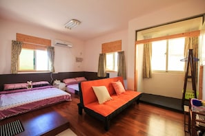 Habitación cuádruple estándar | Cortinas blackout, wifi gratis y ropa de cama