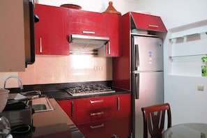 Fridge, microwave, oven, coffee/tea maker