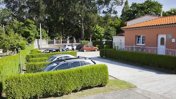 Estacionamiento: 2 por noche